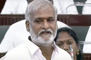 எழும்பூர்ல தோற்றதுக்கு காரணமானவங்ககிட்டயே, 'ஏன் தோத்தீங்க?'ன்னு கேட்டா, அவங்க உண்மையை சொல்லுவாங்களா? இல்ல, அடுத்த தேர்தல்லையும் தோக்க வைக்கிற பிளானை சொல்லுவாங்களா? சென்னையில மட்டுமில்ல, தமிழகம் முழுவதுமே மக்கள் மாற்றத்தை எதிர்பார்த்து வாக்களிச்சுட்டாங்க! அதிகார வர்க்கத்தின் கர்வத்தை கண்டு மக்கள் சலிச்சுப்போய் இருக்காங்க, இதை கண்ணாடியில பார்க்க தயாரா?"