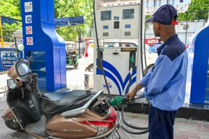 Despite fuel price hikes, Indian oil firms still losing Rs 600 crore daily