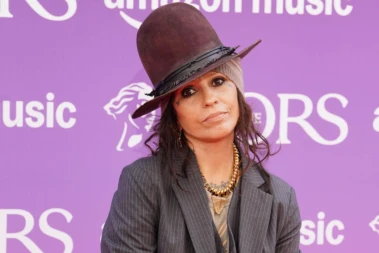 Linda Perry says songwriters should 'embrace' artificial intelligence