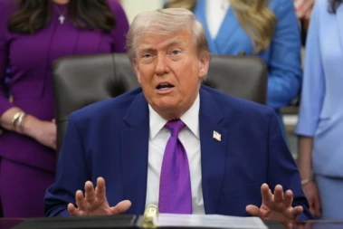 Trump gathers Cabinet as he looks to seal deal to end war with Iran