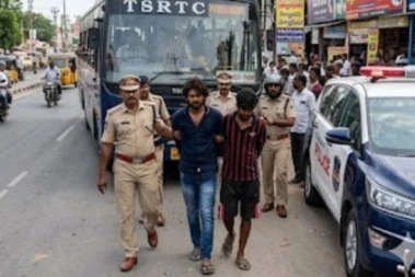 Vikarabad: గొలుసు దొంగల ఆట కట్టించిన పోలీసులు.. సినీ ఫక్కీలో ఛేజింగ్.. బస్సులో దొరికిపోయిన నిందితులు