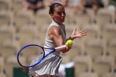 Zverev in cruise control as French Open starts under blazing sun; tearful Kostyuk reaches second round