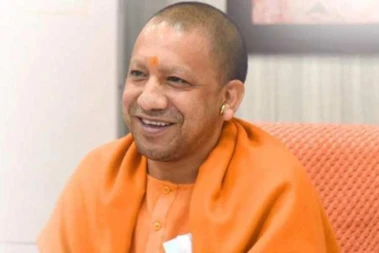 CM Yogi Adityanath Highlights Benefits of Ujjwala Scheme for Women's Health and Kitchen Safety