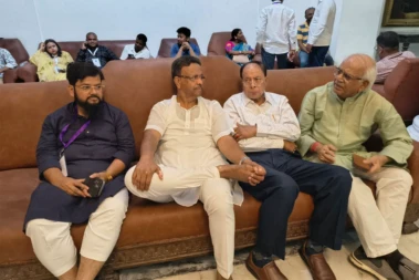 ক্ষমতা হারিয়ে এবার বিরোধী আসনে তৃণমূল, বিধায়কদের সুবিধা দেখতে বিধানসভায় শোভনদেব ও ফিরহাদ