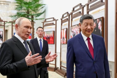 China balances Washington and Moscow carefully