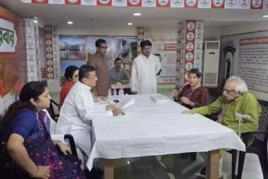 सीएम के जनता दरबार में रो पड़े 80 साल के बुजुर्ग, जयदेव-सोना पप्पू ने छीन लिया आशियाना