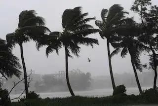 দক্ষিণবঙ্গে প্রবল ঝড়বৃষ্টির পূর্বাভাস - মৎস্যজীবীদের সমুদ্রে যেতে নিষেধ
