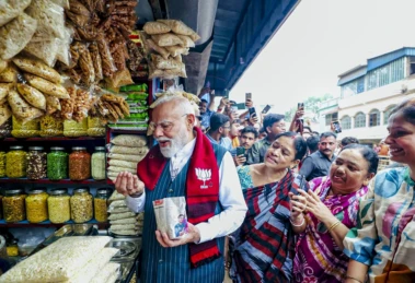 Bengal: Security tightened at 'jhalmuri' stall, which PM visited, after owner gets death threats