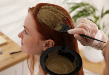 Hair & Care: हर्बल के नाम पर बाजार में बिक रही मिलावटी मेहंदी, बाल रंगने से पहले जानें सच