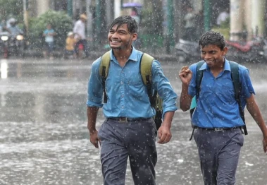 UP Rain Alert : यूपी में बारिश और ओले का अलर्ट, जानें उत्तर भारत में भीषण गर्मी से कब मिलेगी राहत?