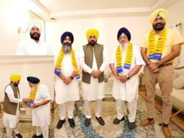Akali Dal ਨੂੰ ਵੱਡਾ ਝਟਕਾ: ਸਾਬਕਾ MP ਅਤੇ ਕਮਿਸ਼ਨਰ 'ਆਪ' ਵਿੱਚ ਸ਼ਾਮਲ