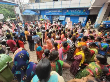 Bankura municipality deputation                                                                                    ন্যায্য মজুরি ও স্থায়ীকরনের দাবিতে বিক্ষোভ বাঁকুড়া পৌরসভায়