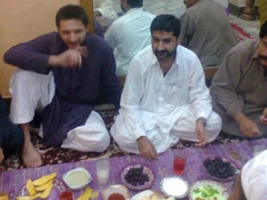 Did Shahid Afridi Meet Lyari Gang's Uzair Baloch In 2013? Dhurandhar Fans Dig Out Old Photo, Tag Aditya Dhar