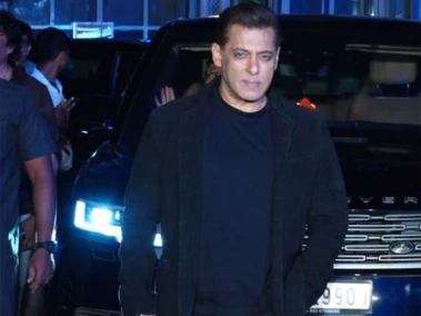 "Zor se sorry bolo": Salman Khan asks paps to apologise after losing cool during recent hospital visit
