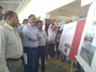 రైల్వే స్టేషన్ అభివృద్ధి పనులను తనిఖీ.