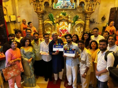 'गणा धाव रे'; सिद्धिविनायकाच्या दर्शनाने चित्रपटाच्या चित्रीकरणाला सुरुवात