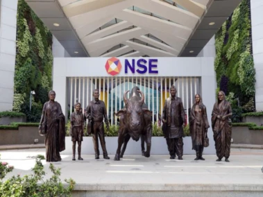 Indian markets end higher amid global weakness; autos, financials and oil & gas lead recovery