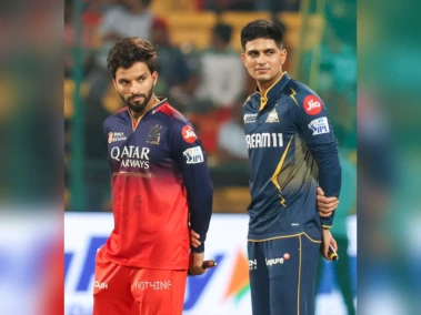 IPL 2026: آر سی بی کے پاس ٹائٹل بچانے کا موقع، جبکہ گجرات دوسری ٹرافی جیتنے کی دوڑ میں شامل، پلے آف میں خطاب کا سب سے مضبوط دعویدار کون؟