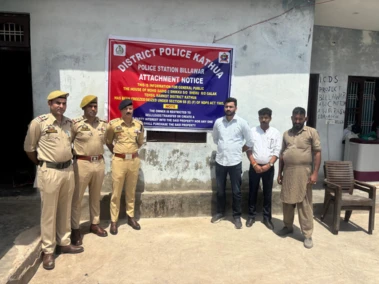 #NashaMuktJammuKashmirAbhiyan*
J&K POLICE KATHUA ATTACHES IMMOVABLE PROPERTY WORTH  35.85 LACS OF DRUG PEDDLER AT  BILLAWAR.