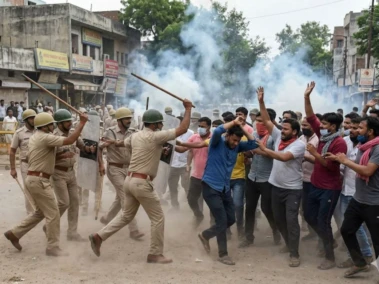Maharashtra: 16 Arrested, 2 Detained After Stone-Pelting During Bandra Demolition Drive