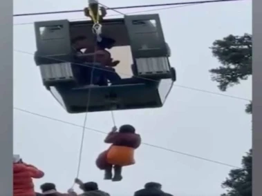 Panic In Gulmarg: Hundreds Stranded Mid-Air In Cable Car Scare