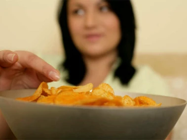 10 Healthy and Crunchy Alternatives to Potato Chips for Movie Night