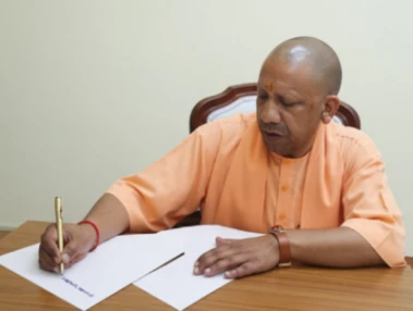 योगी ने सूबे के बच्चों और अभिभावकों के नाम लिखी भावुक 'पाती':बोले- छुट्टियों में बच्चों को ननिहाल-ददिहाल अवश्य ले जाएं;परंपराओं से जोड़ें विधिक जड़ें
