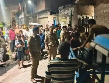 फर्रुखाबाद जंक्शन पर रेलवे का बड़ा अभियान: 8 अवैध वेंडर पकड़े गए, 9 ट्रेसपासर गिरफ्तार