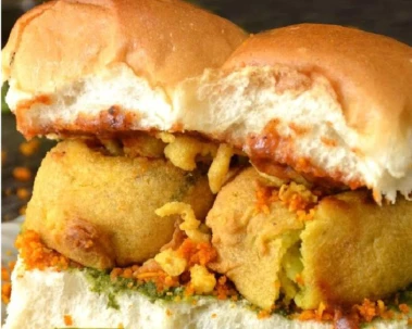 Mumbai Bread Price Hike: પેટ્રોલ, ડીઝલ, દૂધ અને બ્રેડ પછી, વડાપાંવ પણ મોંઘો થયો છે, જેની કિંમતોમાં 5 રૂપિયાનો વધારો થયો છે