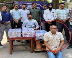 GUJARAT : अहमदाबाद में RBI खजाने से ₹8.7 करोड़ चोरी, बैंककर्मी गिरफ्तार:बक्सों में कैश ले गया; बंगला, गाड़ी और दुकान खरीदी, महिला स्टाफ को ₹28 लाख दिए