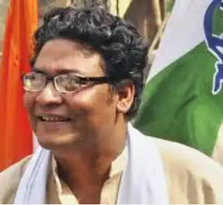 রাজনীতির ময়দান ছেড়ে ফের গানের জগতে! তবে কি রাজনৈতিক জীবনের ইতি টানতে চলেছেন শিল্পী ইন্দ্রনীল সেন