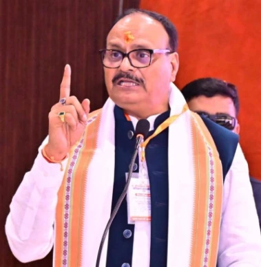 यूपी के डिप्टी सीएम ब्रजेश पाठक का चार्टर्ड प्लेन क्रैश होने से बचा: मुरादाबाद में उड़ान भरते समय फेल हुआ इंजन, निकलने लगा धुआं; कार से लखनऊ हुए रवाना
