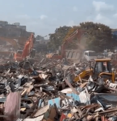 Bandra Demolition Row: 16 Arrested After Clashes Erupt During Operation; Fadnavis Defends Drive After Violence Leaves 7 Policemen Injured