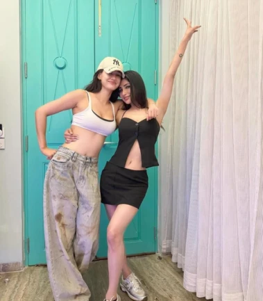 Mouni Roy puts up a post missing 'little sister' Disha Patani, later deletes it