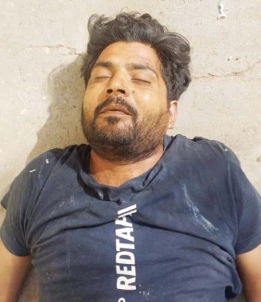 शामली में करनाल रोड पर अज्ञात युवक का शव मिला, बैग से फर्जी आईडी बरामद
