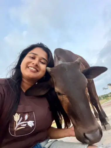 ২৪ ঘণ্টা আগেও ছিল হাসিমুখের ভিডিয়ো, ত্রিবেণীর ঘাটে মিলল কনটেন্ট ক্রিয়েটর সায়নী চক্রবর্তীর দেহ