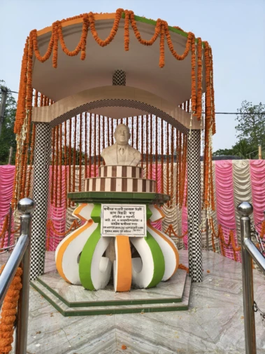 রাসবিহারী বসুর জন্মভিটেতে শ্রদ্ধার্ঘ্য, উপস্থিত বিধায়ক ও বিশিষ্টজনেরা।