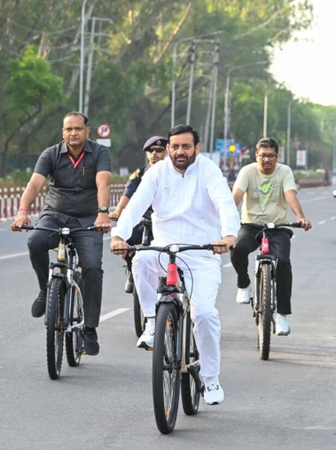 Haryana CM cycles in Chandigarh to promote fitness and healthy living