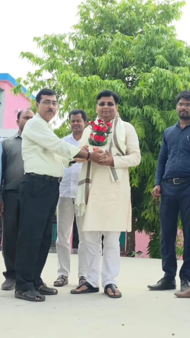 आनंद पुष्कर को मिल रहा सिवान के शिक्षकों का अपार समर्थन