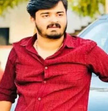 పోలీసుల ఎదుట లొంగిపోయిన భగీరథ్!