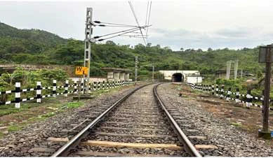 CM reviews various urban development projects; directs for speed up public projects, ensure quality