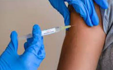 സന്ദര്ശക വിസക്കാര്ക്കും അബുദാബിയില് ഇനി സൗജന്യമായി കൊവിഡ് വാക്സിനെടുക്കാം