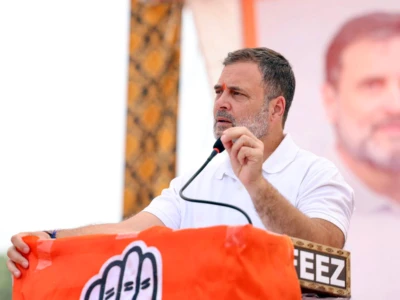 Not leadership, but a gimmick: Rahul Gandhi slams PM Modi over "handing over toffees in Italy!"