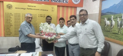 बलरामपुर चिकित्सालय के नये निदेशक को दी बधाई
