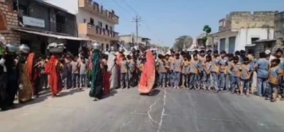 ૨૦ હજારની વસ્તીવાળા ગામમાં દોઢ મહિનાથી પીવાનું પાણી નથી આવતું! ગ્રામજનોએ રસ્તો ચક્કાજામ કર્યો