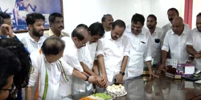 केरल चुनाव परिणाम 2026: रुझानों में UDF ने बहुमत का आंकड़ा पार किया, कांग्रेस मुख्यालय पर ढोल-नगाड़ों के साथ जश्न; विजयन सरकार पर मंडराए संकट के बादल