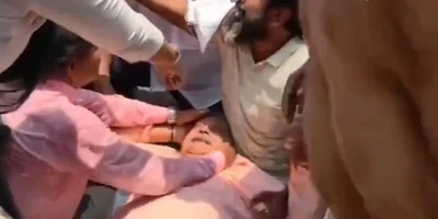 बंगाल में अब प्रदर्शन के दौरान कल्याण बनर्जी पर हमला : पीछे से किया सिर पर वार, दर्द से कराहते हुए नीचे गिरे
