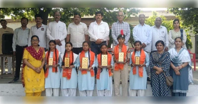 मुजफ्फरनगर: भोकरहेड़ी में मेधावियों का सम्मान, यूपी बोर्ड टॉपर छात्राओं को मिला पुरस्कार