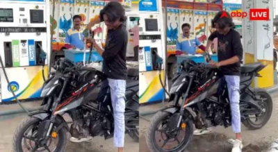 Viral Video: ઈંધણની અછત વચ્ચે પેટ્રોલથી બાઇક ધોતો જોવા મળ્યો યુવક; વીડિયો જોઈને ગુસ્સો થયા યૂઝર્સ