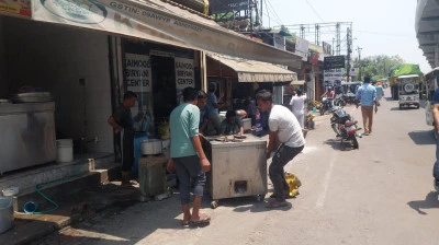 नगर निगम ने अभियान चलाकर हटाया अवैध कब्जा,25 दुकानें हटाई गईं